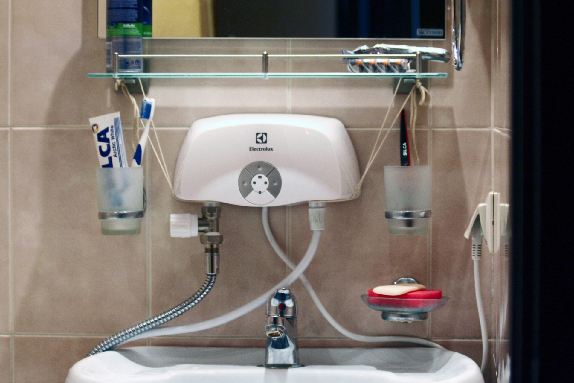 водонагреватель проточный для ванны и кухни